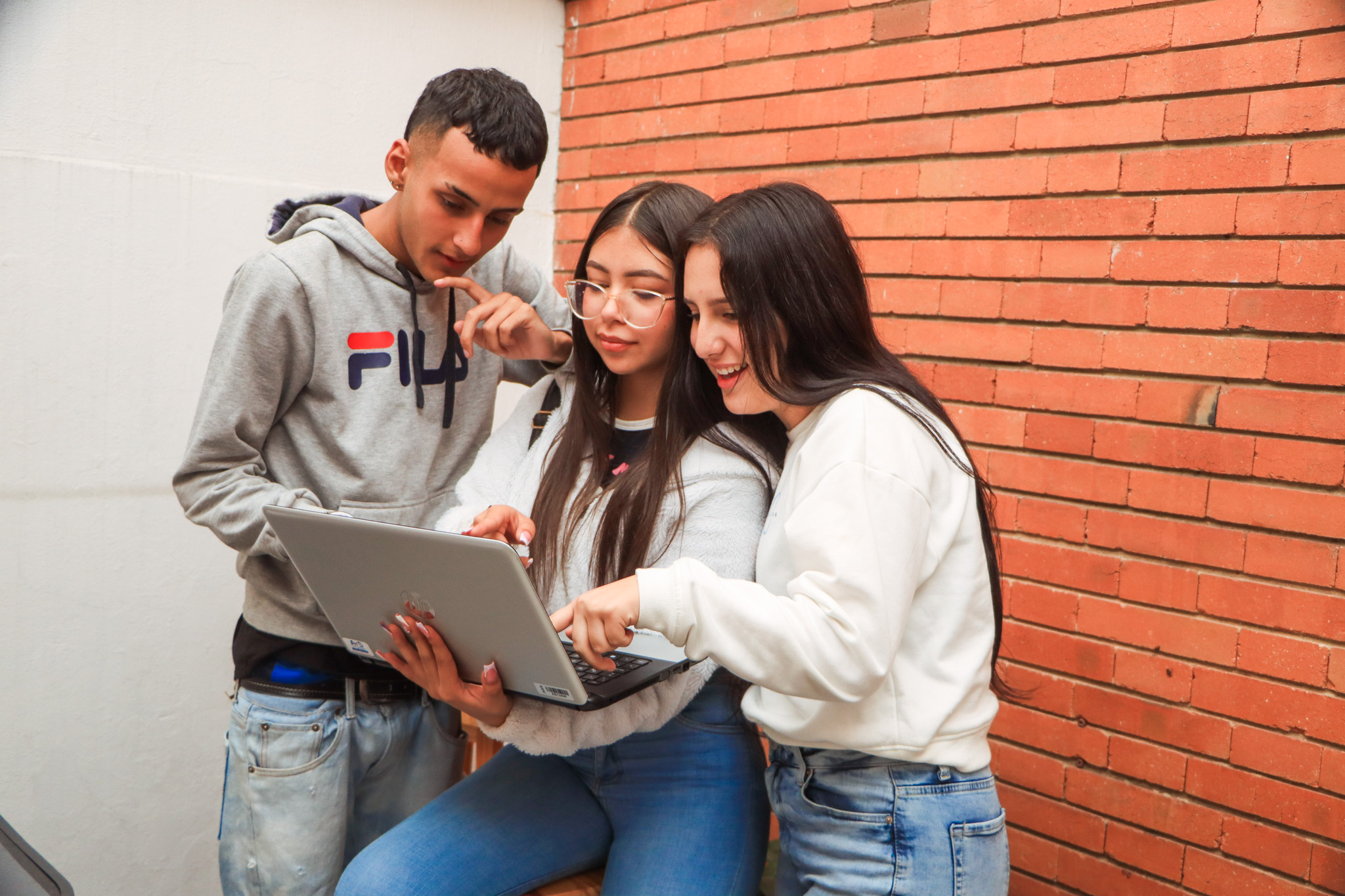 Agencias de Empleo para Estudiantes en Colombia 2026: Trabaja y Estudia