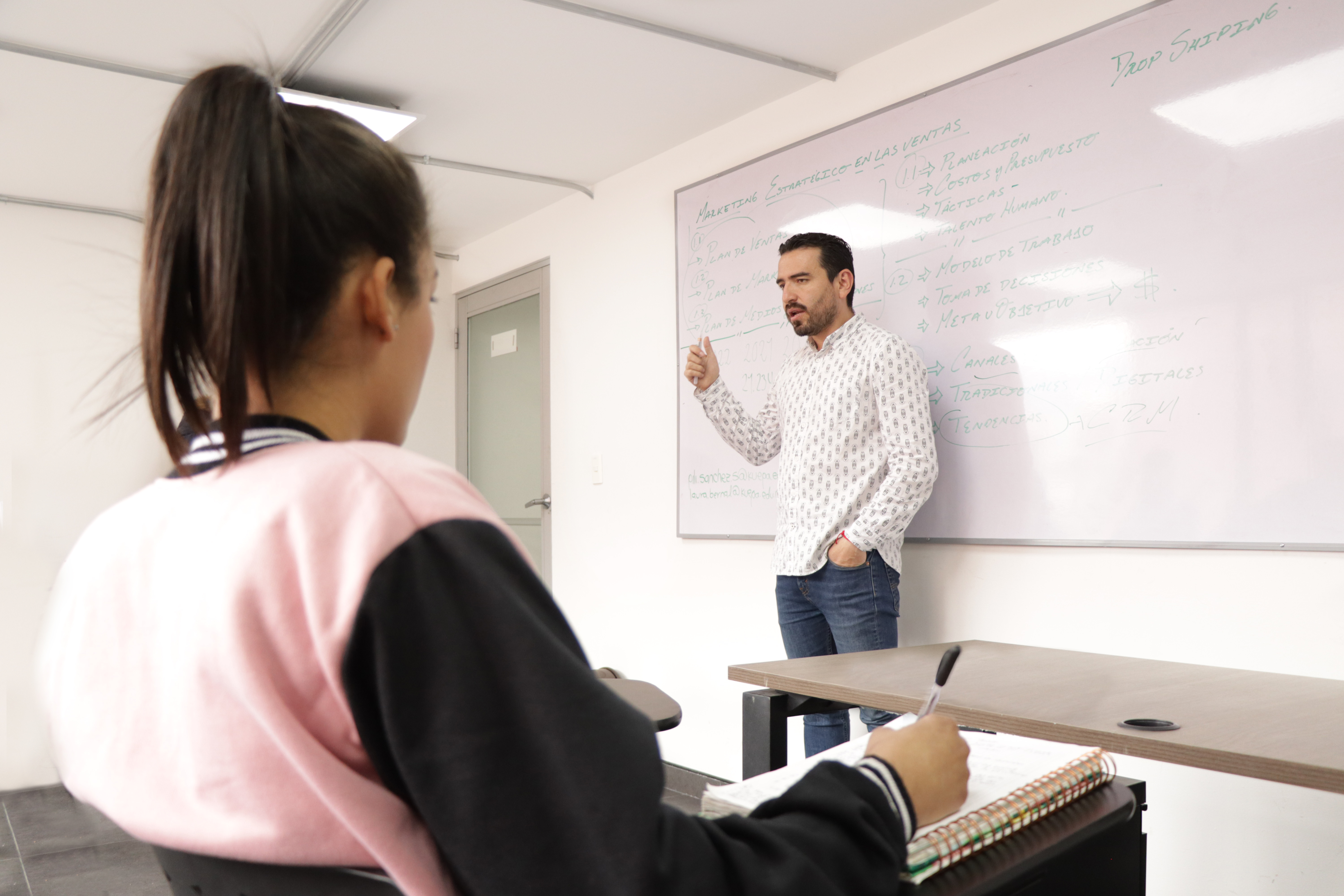 Bachillerato para Adultos en Colombia: Gradúate Rápido CLEI